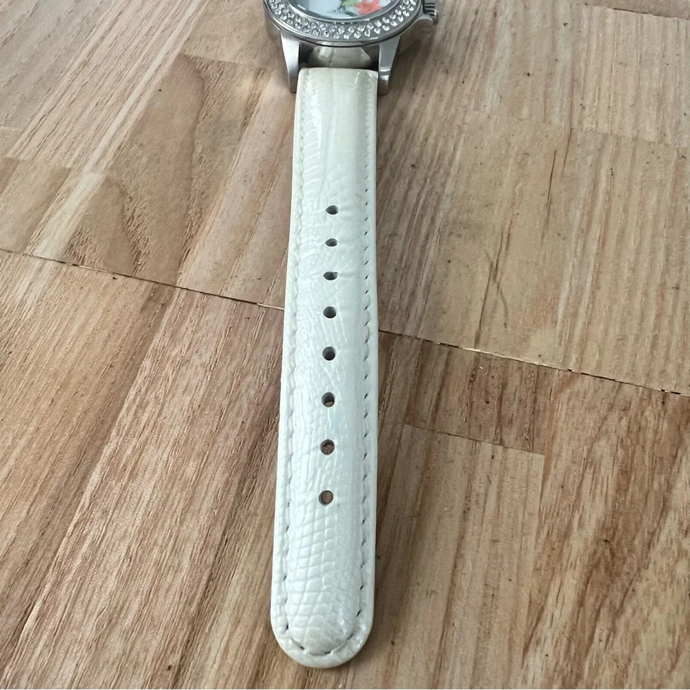 Invicta ladies hummingbird silver tone white leather watch NEW BATTERY